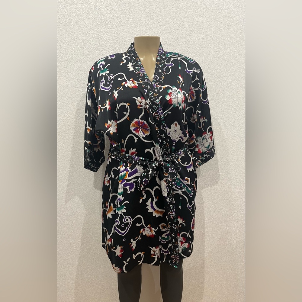 Vintage Erika Taylor Size L Black Satin‎ Floral Robe.